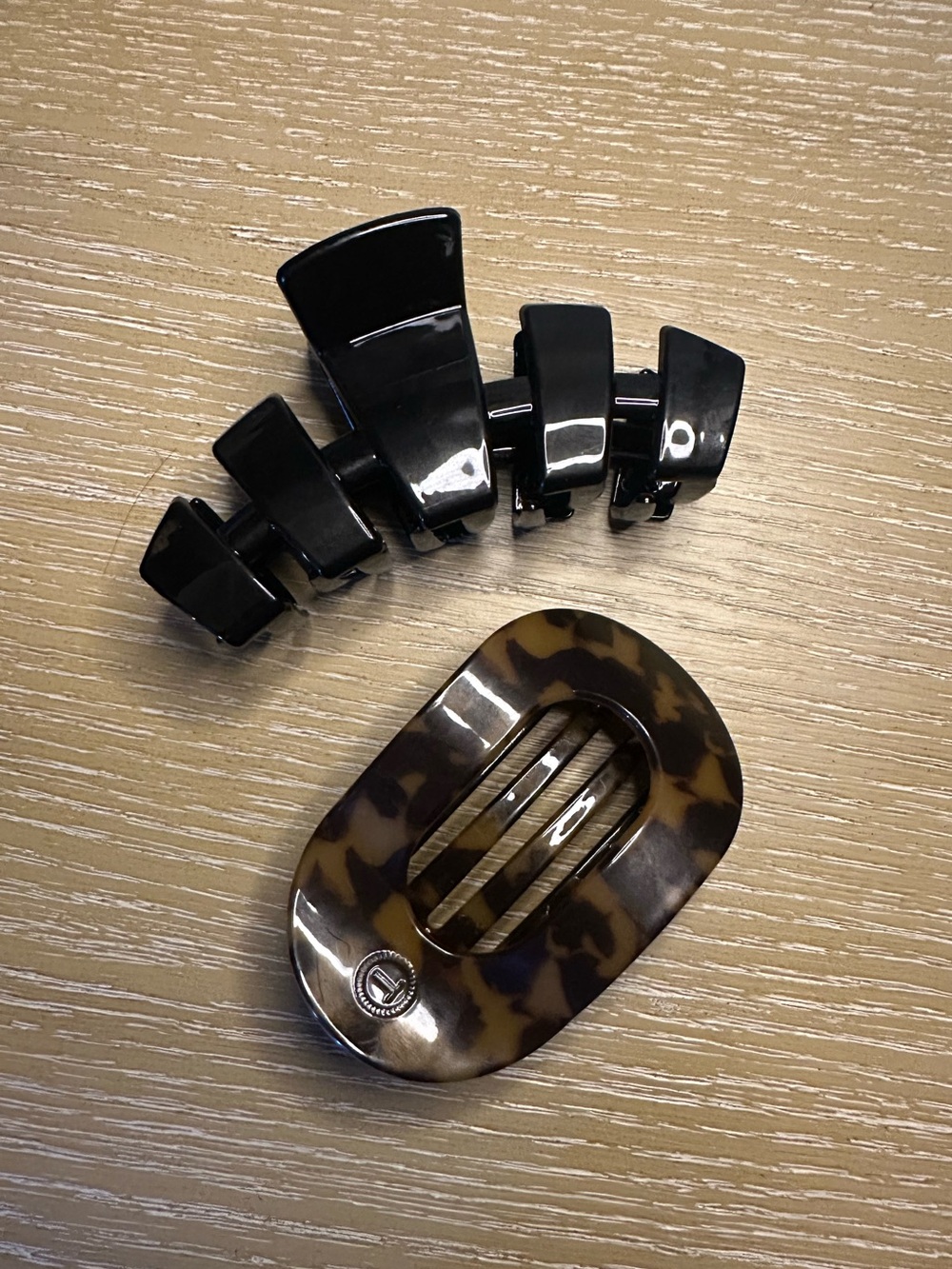 NWOT Teleties Hair Claw and Round Flat Clips - Picture 2 of 3